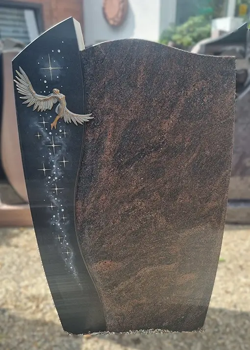 Grabstein aus buntem Marmor und einem Engel