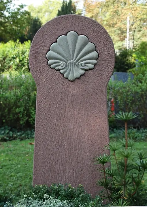 Grabstein mit Muschelornament