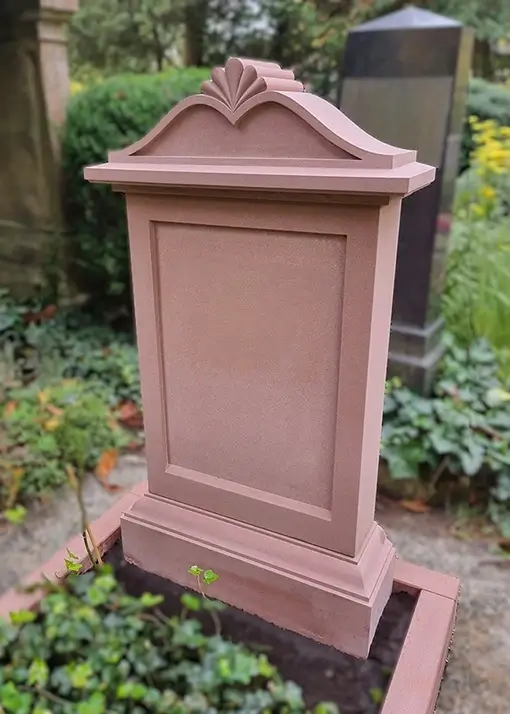 Schöne helle Steintafel als Grabstein